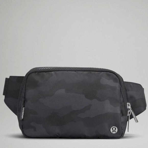 lululemon athletica Handbags - NWT Lululemon Everywhere Belt Bag Large 2L Black Camo